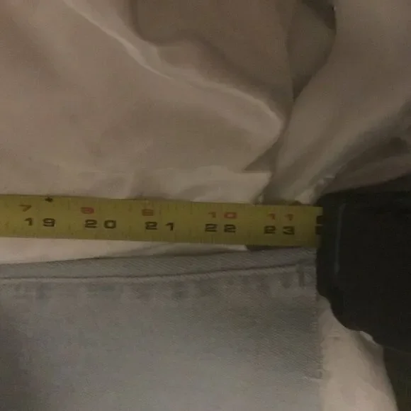 BLANK NYC• Varick Kick Flare Jean in Light Wash 26 - Picture 7 of 16